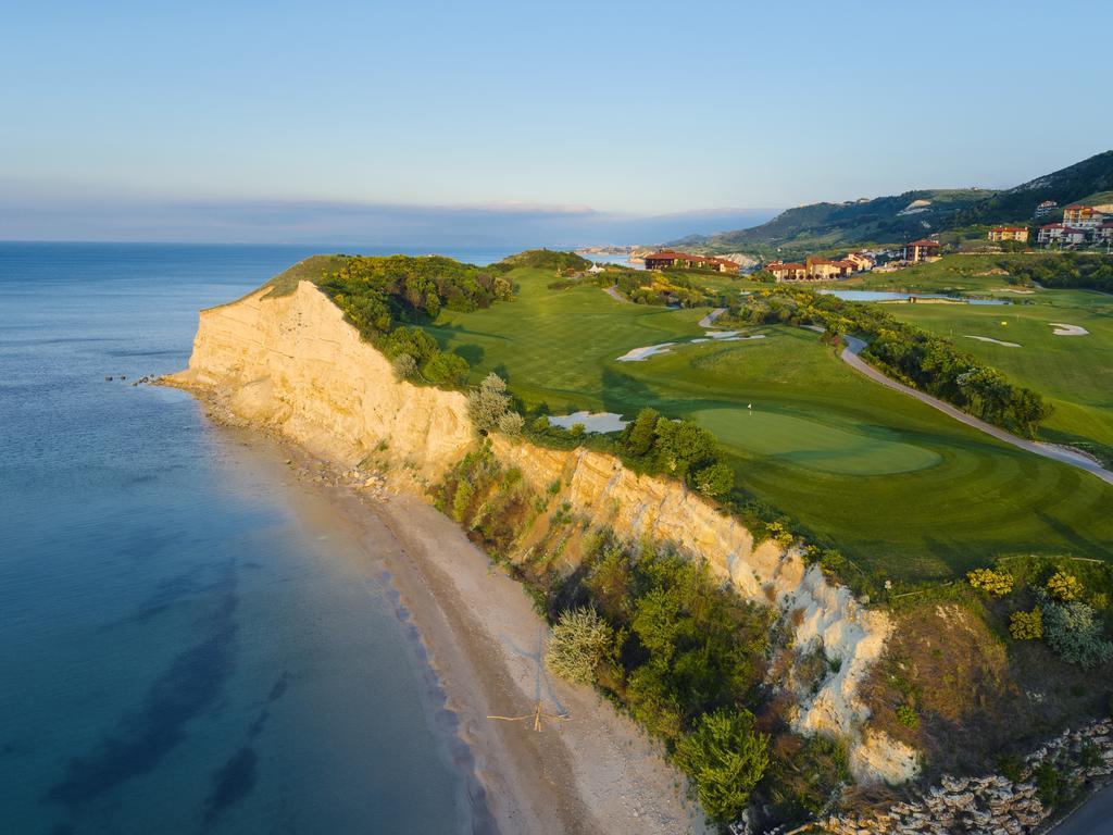 Курортный комплекс Thracian Cliffs Golf & Каварна